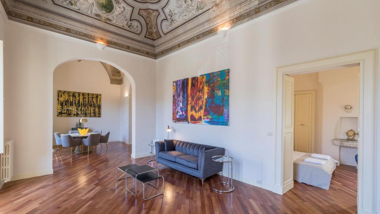דירות לצ'ה Palazzo Acquaviva - Il Giardino Sospeso מראה חיצוני תמונה